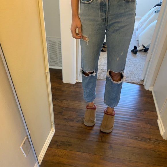 Distressed Levi’s - Picture 6 of 7